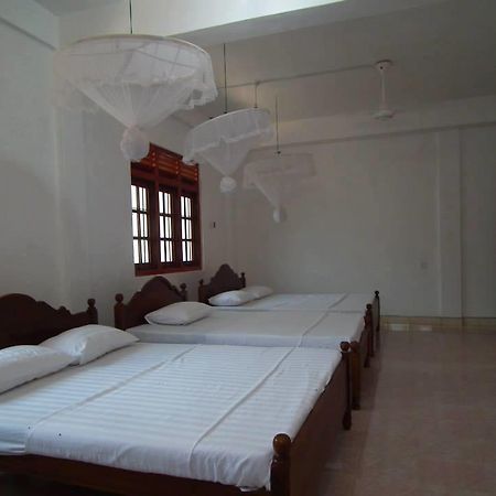 Rathnamali Pilgrims Rest Hotel Anuradhapura Zewnętrze zdjęcie